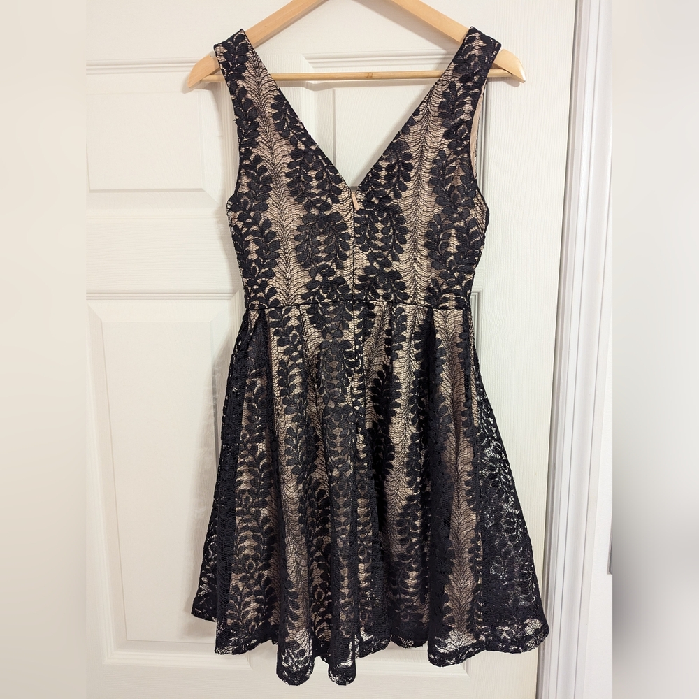 Lulus black beige lace dress skater fit and flare V neckline size small - Picture 3 of 8